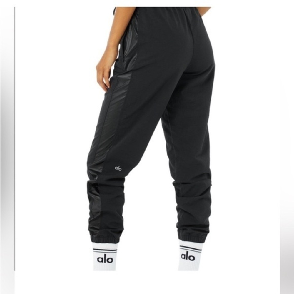 Alo Yoga black Remix jogger pull on and go pants with zip pockets XS